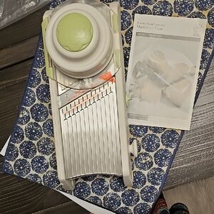 Princess House"green and White Mandoline Slicer